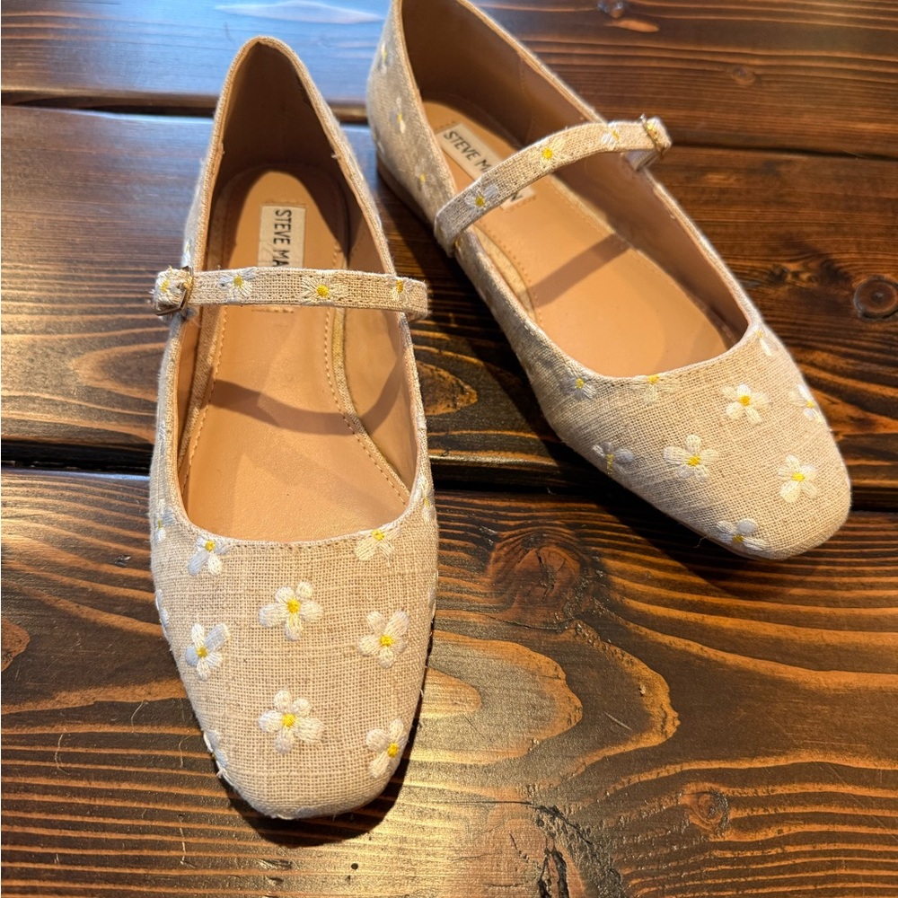 Steve Madden Beige Floral Mary Jane Flats